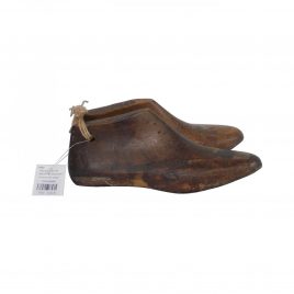 Vintage wooden shoe (medium)