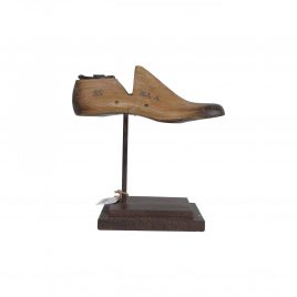 Wooden shoe with base