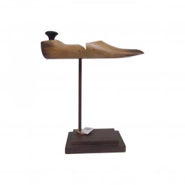 Wooden shoe with base