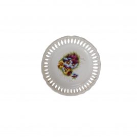 Collector wall platesPurple flower